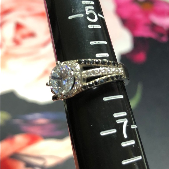 Beautiful statement cocktail fashion ring - Picture 3 of 5